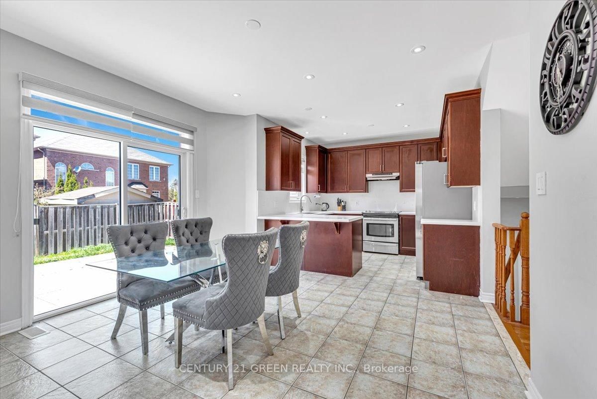 7 Accent Circle • Brampton, ON photo 11