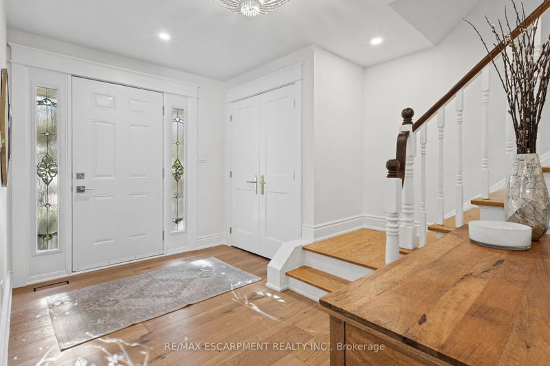 609 Cherrywood Dr photo 3