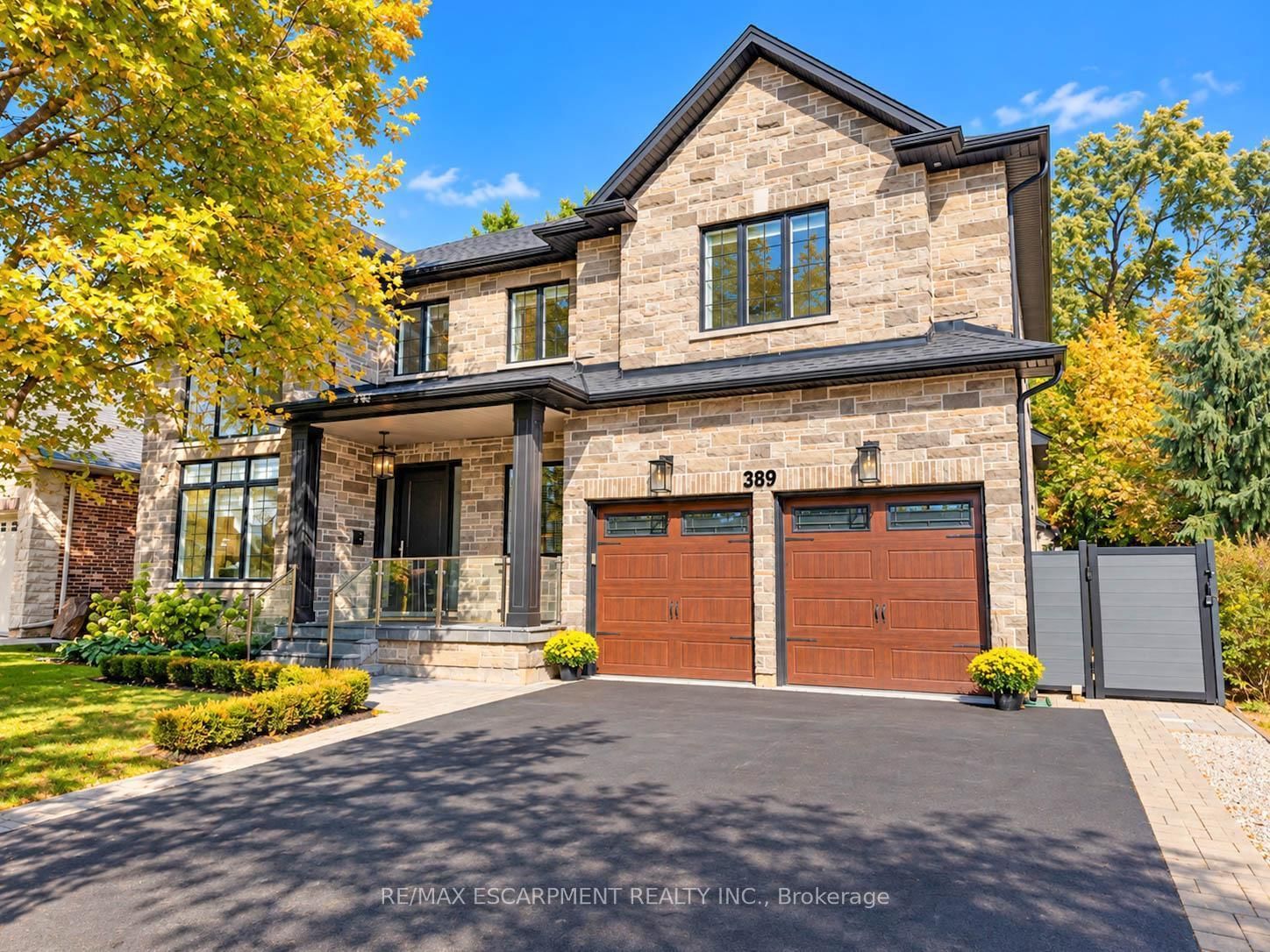 389 Belvenia Road • Burlington, ON photo 2