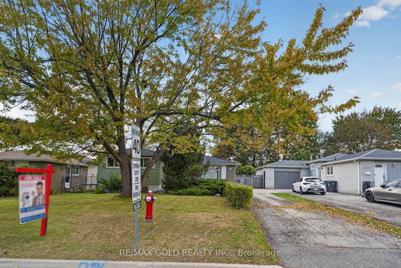 129 Folkstone Cres photo 2