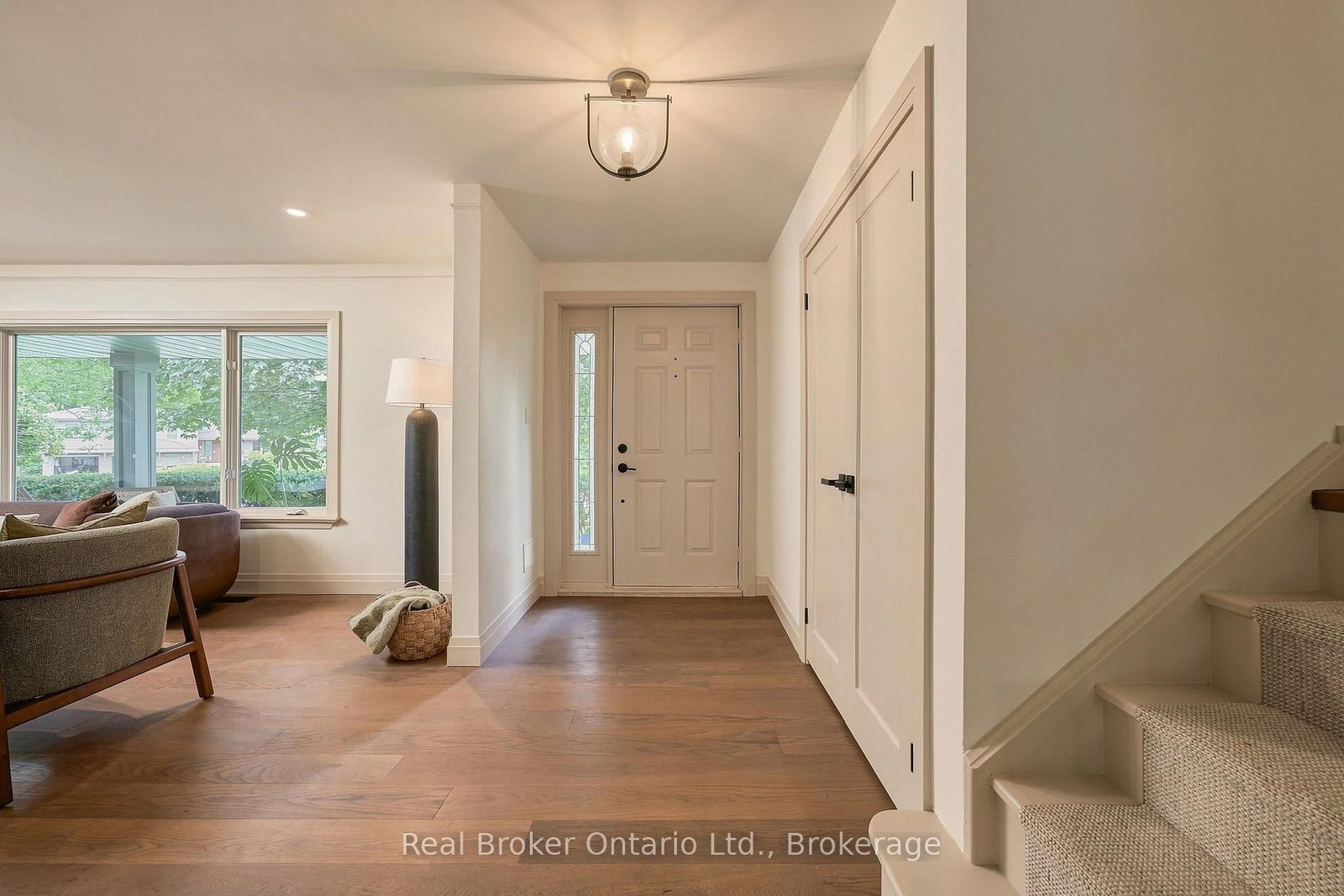 571 Leonard Court • Burlington, ON photo 7
