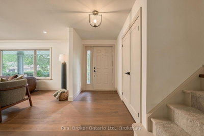 571 Leonard Court • Burlington, ON photo 7