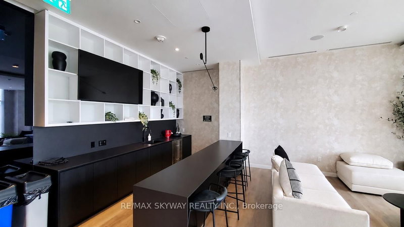 523 - 86 Dundas Street E