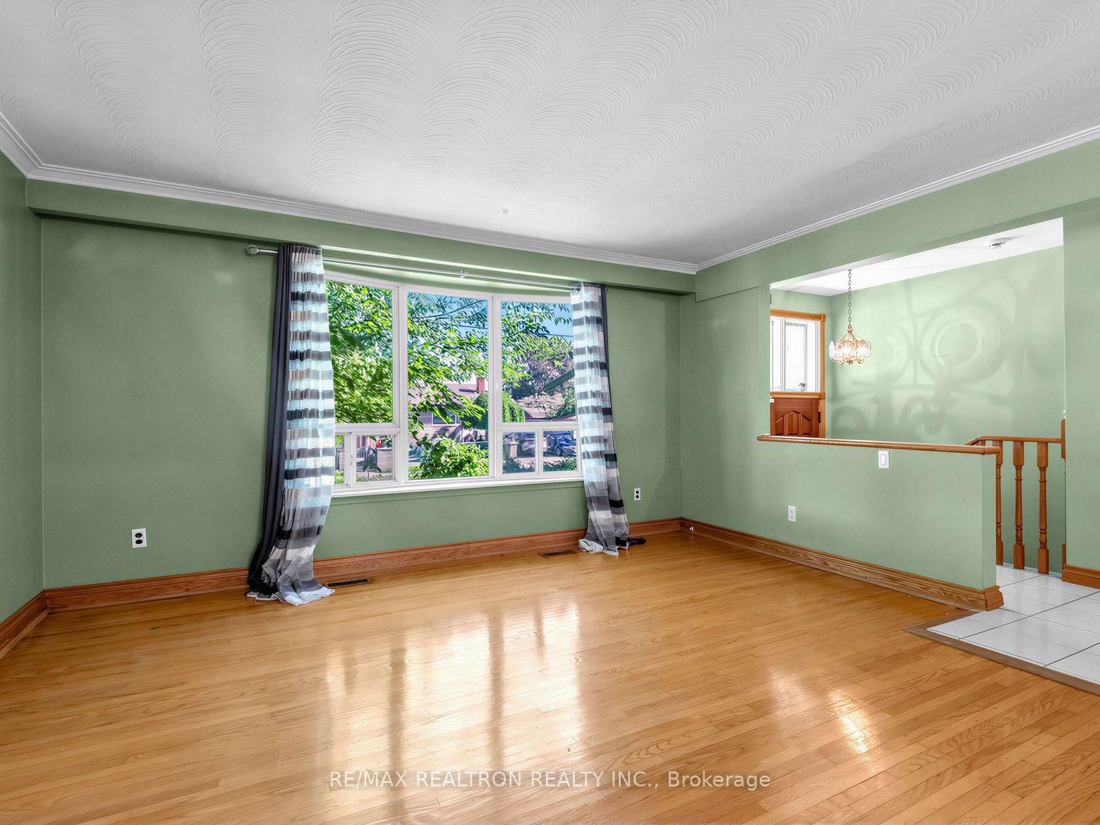 91 Spenvalley Drive • Toronto, ON photo 5