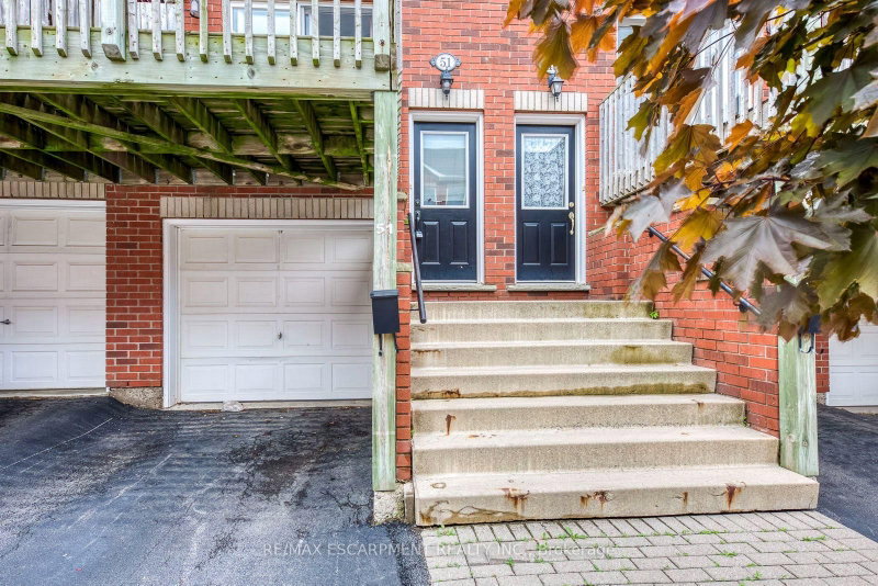 1751 Lampman Ave photo 2