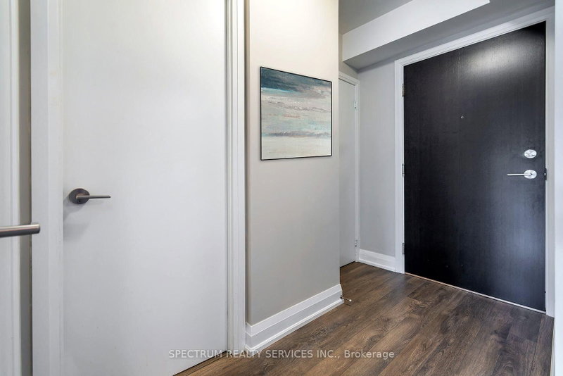 1461 Lawrence Ave photo 4
