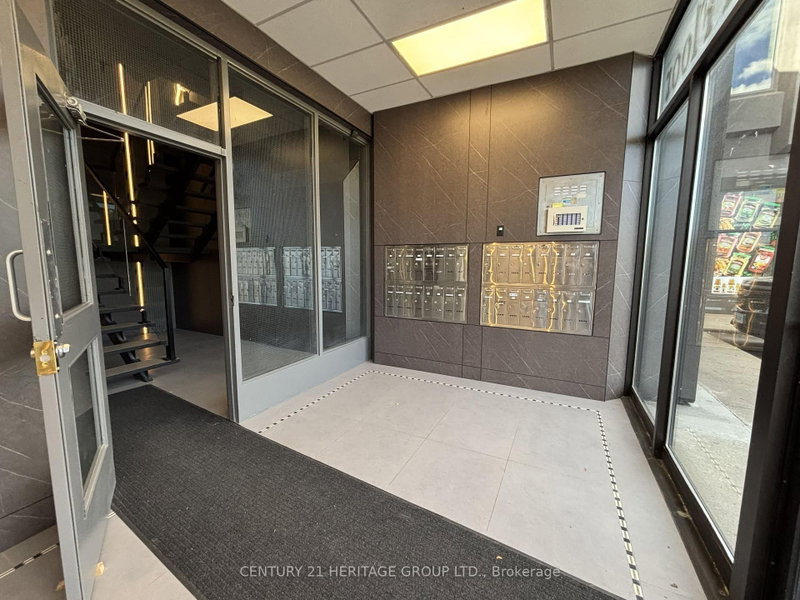 4544 Dufferin St photo 1