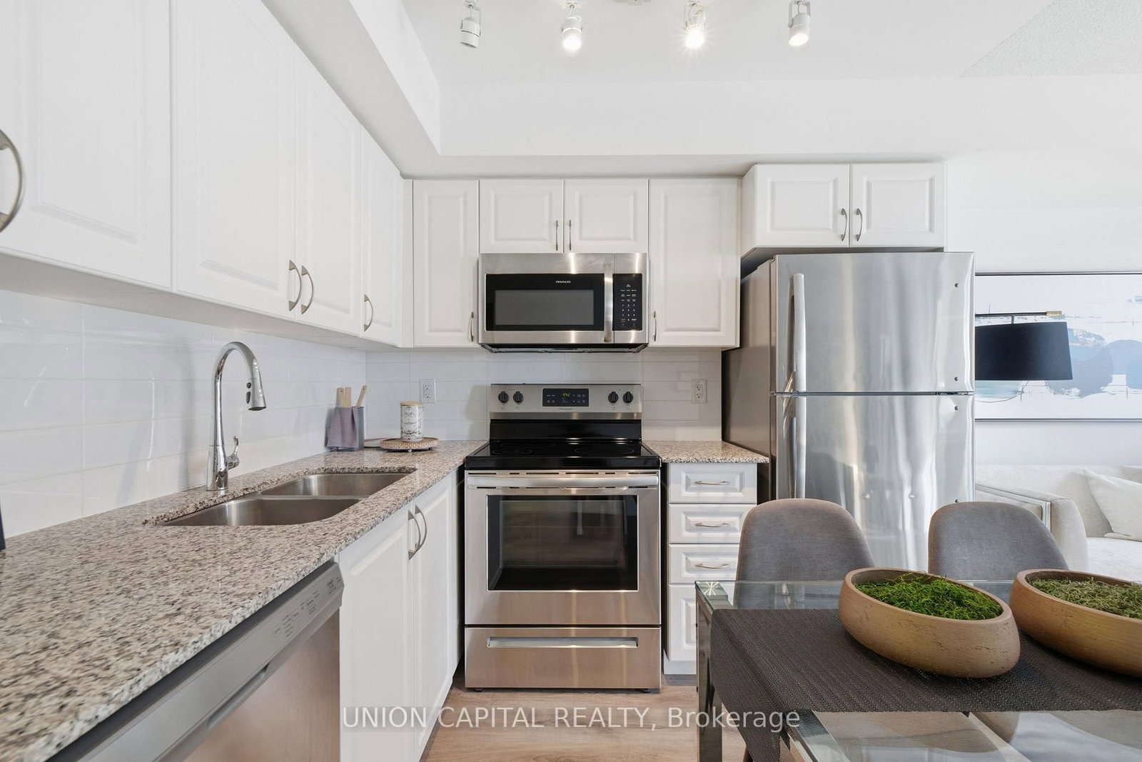 735-3091 Dufferin St, Toronto, view 6