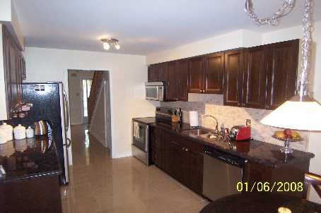 43 Stanwell Dr, Brampton, L6Z3Y8 | Image 3