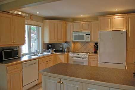 18 Shadowbrook Dr, Toronto, M9B5K9 | Image 3