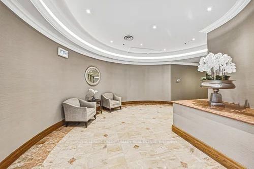 202 - 935 Royal York Road E