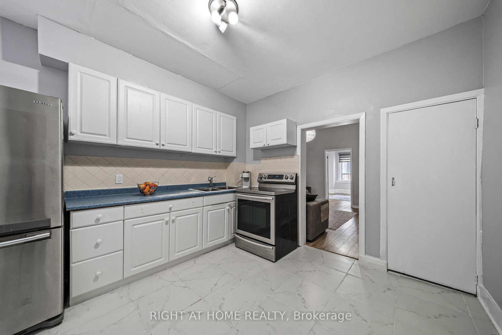 138 Osler Street • Toronto, ON photo 11