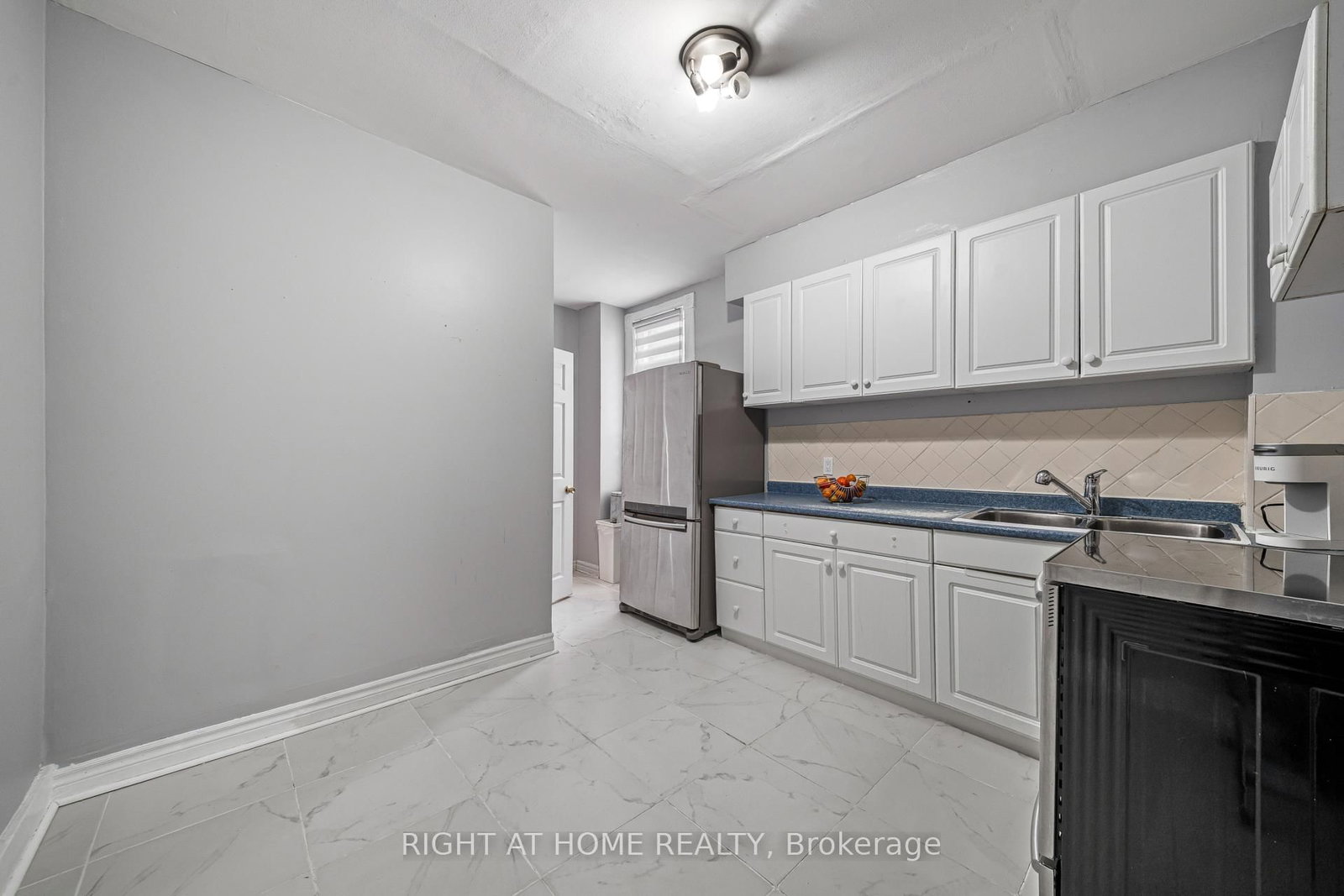 138 Osler Street • Toronto, ON photo 9