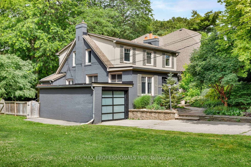 1364 Islington Ave photo 2