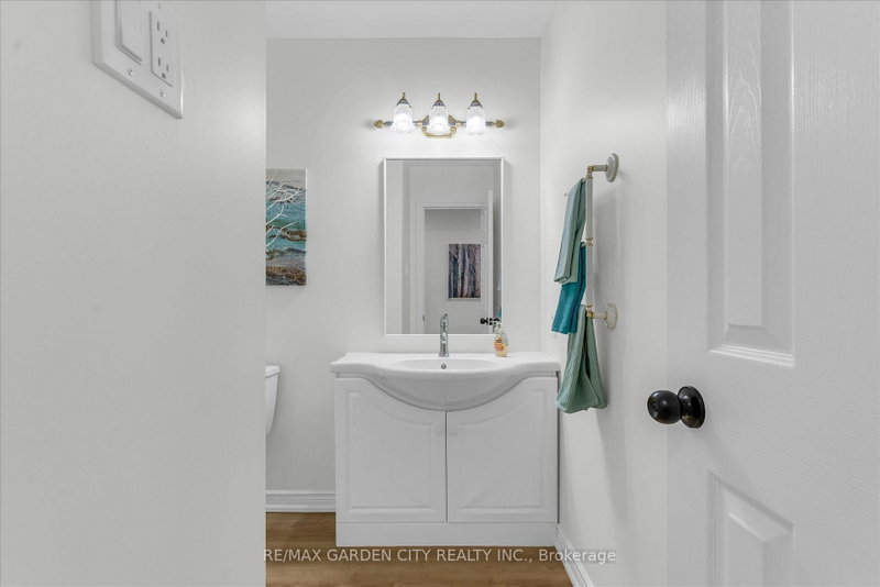 5045 Pinedale Ave photo 3