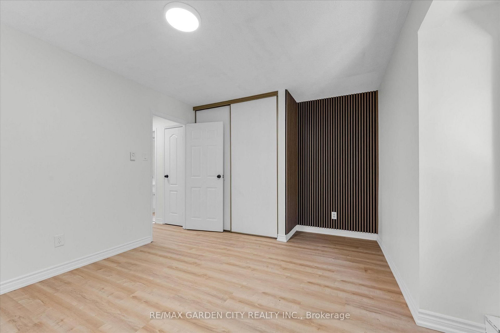 5045 Pinedale Avenue • #82 • Burlington, ON photo 13
