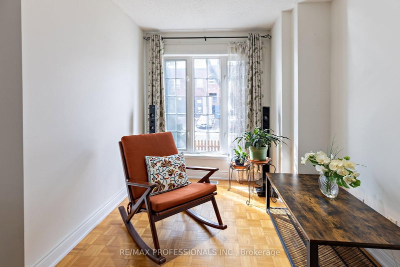 7 Mulock Ave photo 4