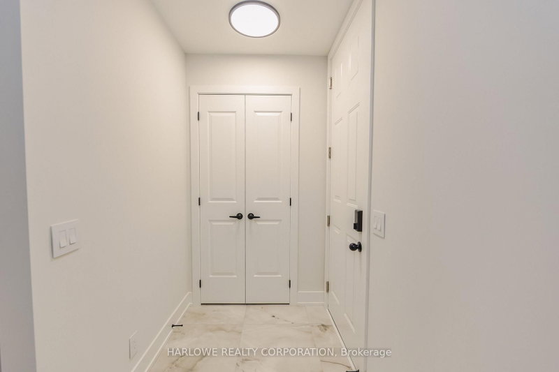 330 Waterhouse Cres N photo 5