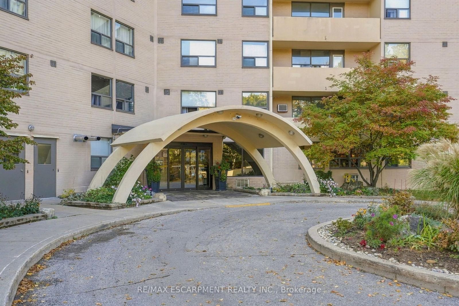 1111-700 Dynes Rd, Burlington, view 3