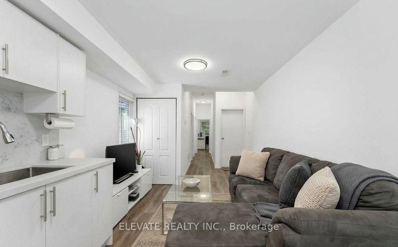 Second Floor - 123 Lansdowne Avenue
