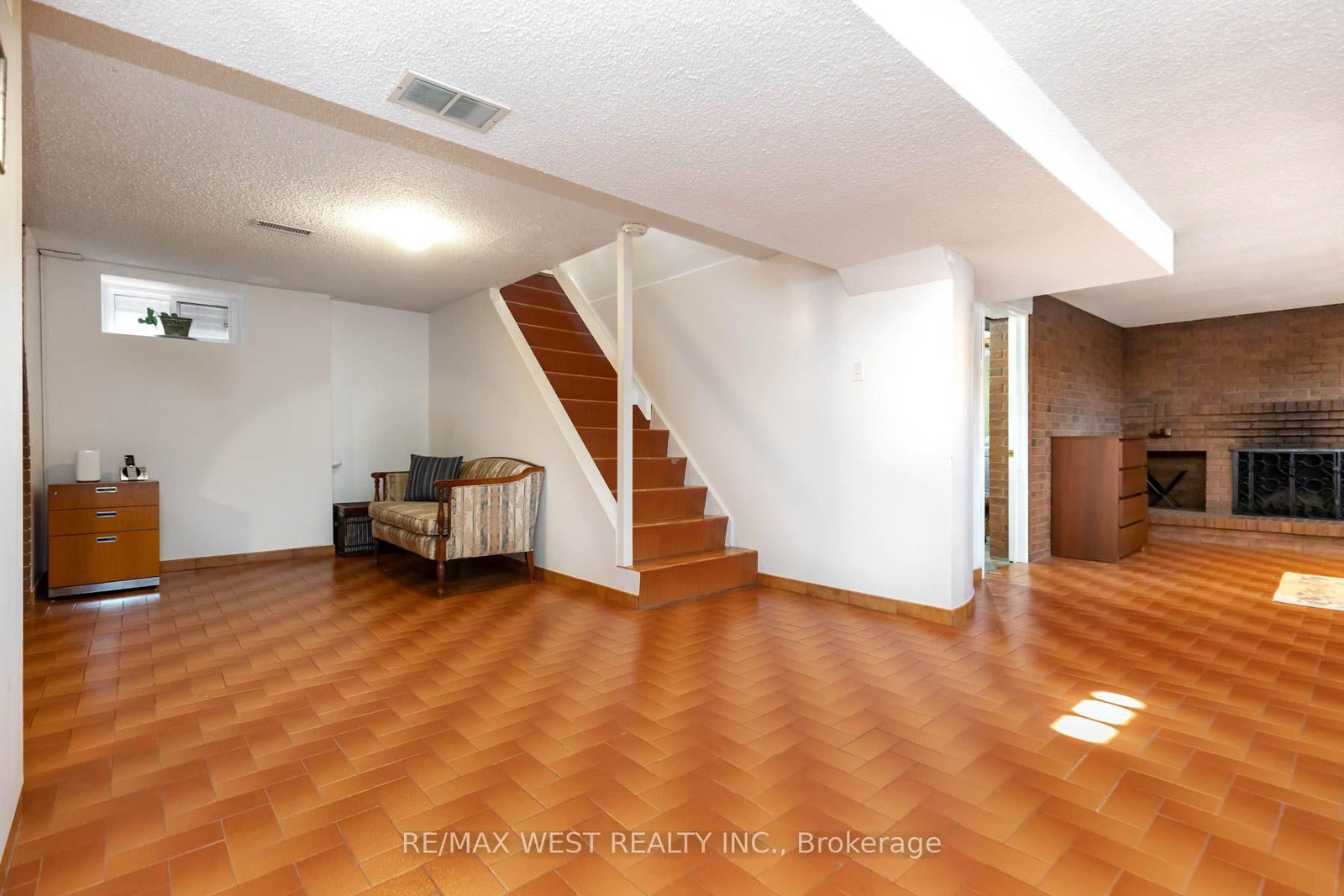 82 Renault Crescent • Toronto, ON photo 30