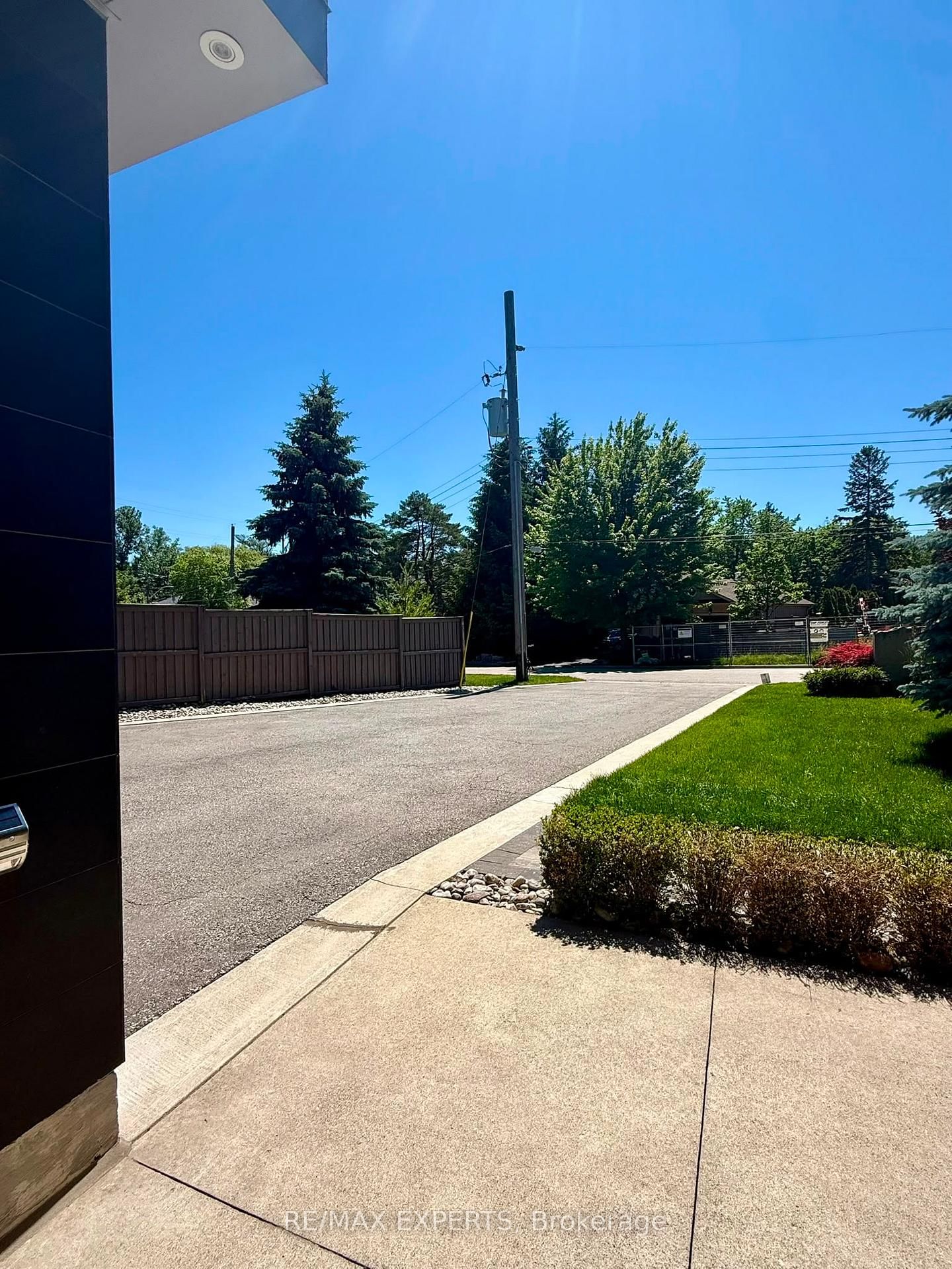 1527 Glenhill Cres, Mississauga, view 4
