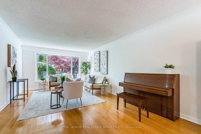 213 The Kingsway, Toronto, ON, photo 2