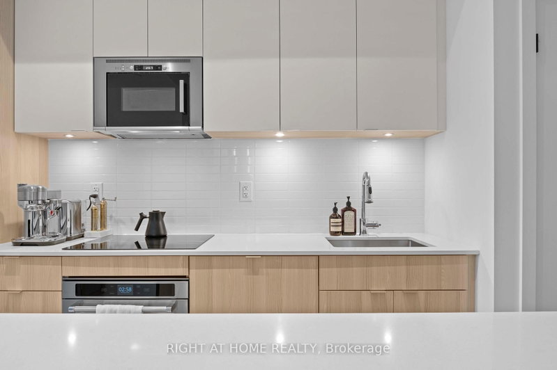 220 Missinnihe Way photo 3