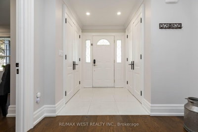 49 Winterton Drive, Toronto, ON, photo 3