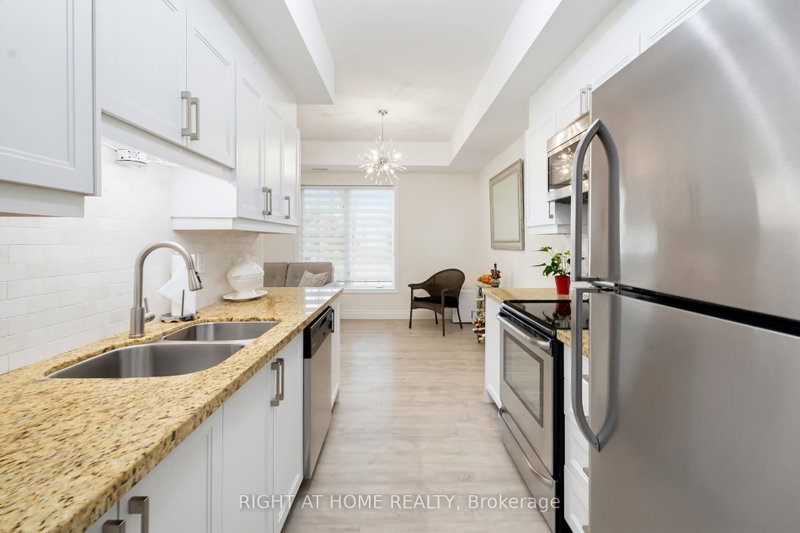 960 Bloor St photo 5