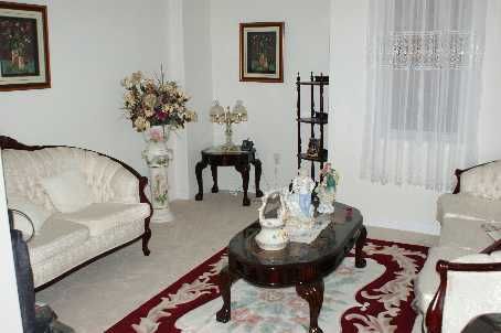 346 Panhellenic Dr, Mississauga, L5W0B9 | Image 2