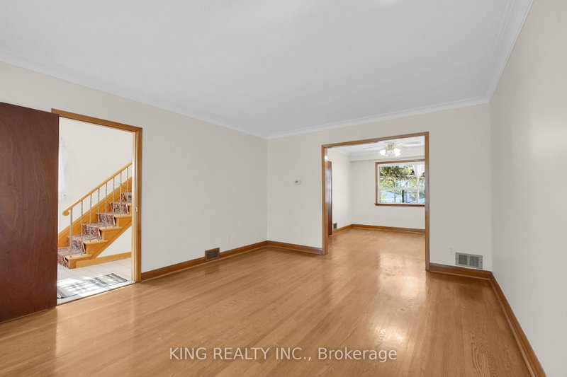 2604 Keele St photo 5