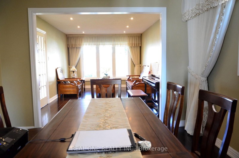 4379 Sedgefield Rd photo 5