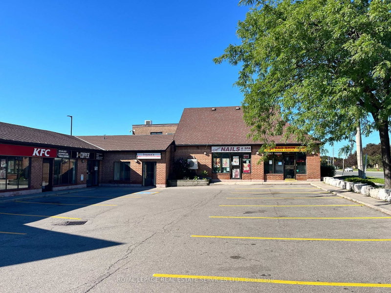 896 Burnhamthorpe Rd W photo 3