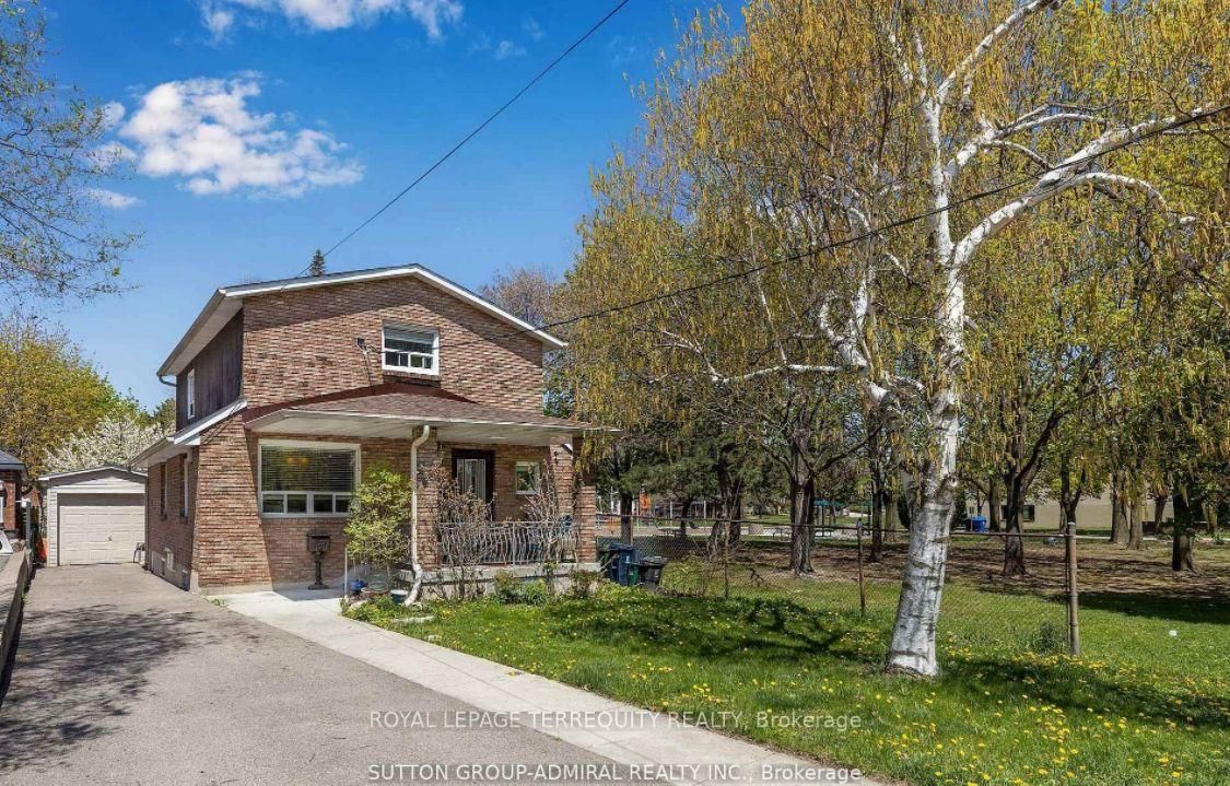 Detached House for sale at 1052 Glengrove Avenue, Toronto, Ontario, M6B 2K2 - Yorkdale-Glen Park - MLS: W14087172