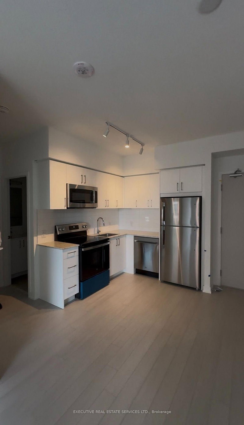 4010 Eglinton Ave W photo 1