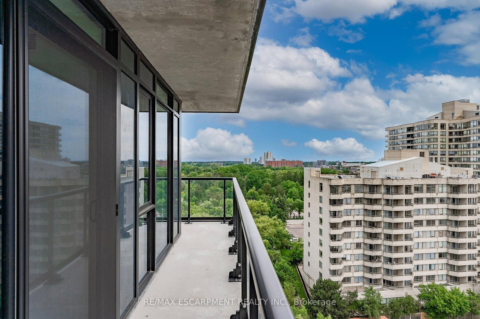 1016-86 Dundas St, Mississauga, view 16