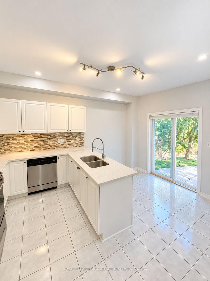 454 Huntington Ridge Dr photo 5