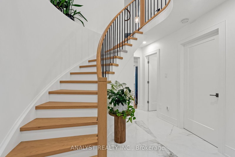 7 Compton Crt photo 5