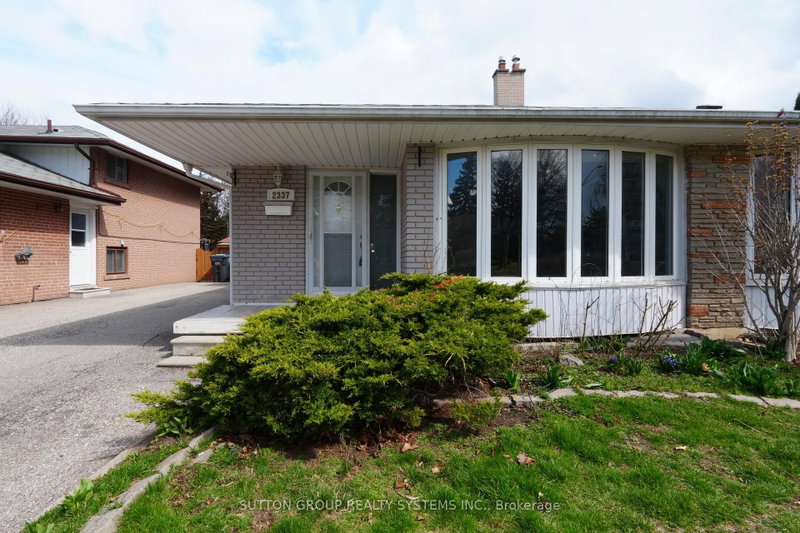 2337 Padstow Crescent