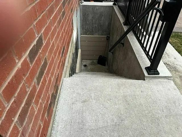 565 Dougall Ave photo 2