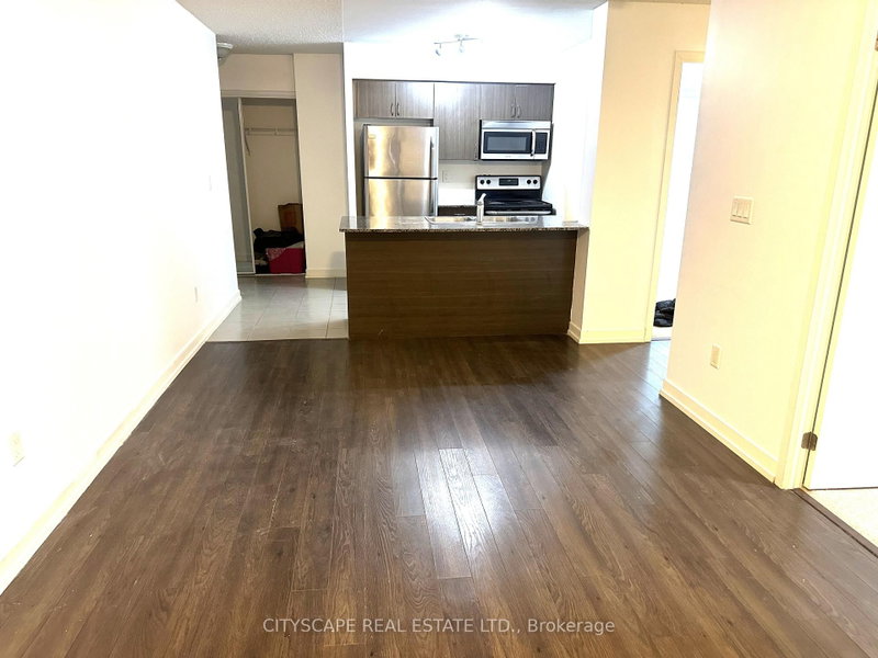 812 Lansdowne Ave photo 2