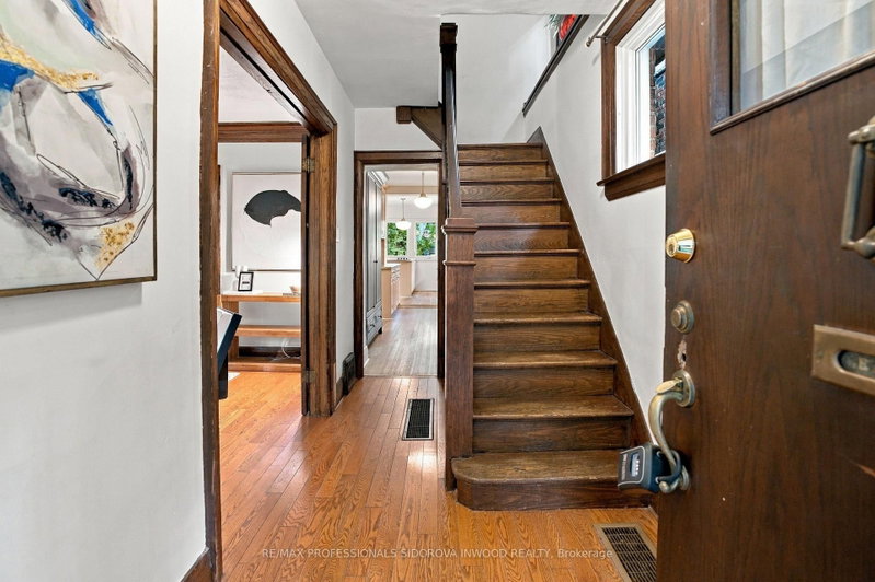 399 Armadale Ave photo 4