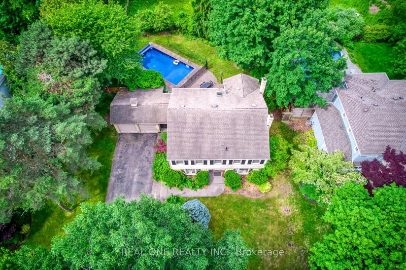 120 Blyth Cres photo 1