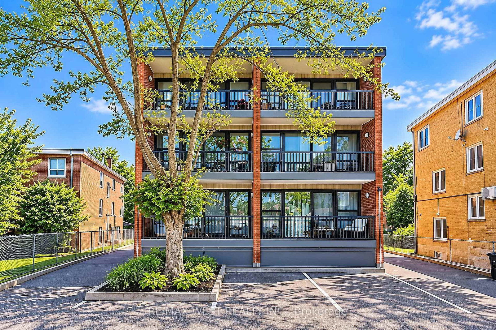 291 Scarlett Road, Rockcliffe-Smythe, Toronto, ON