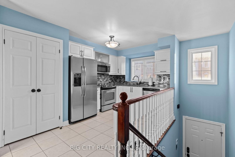 1128 Dundas St W photo 2