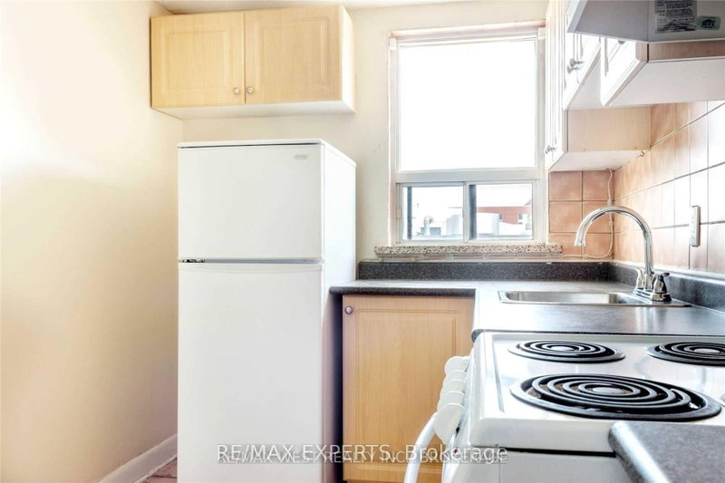 3261A Lake Shore Blvd photo 4