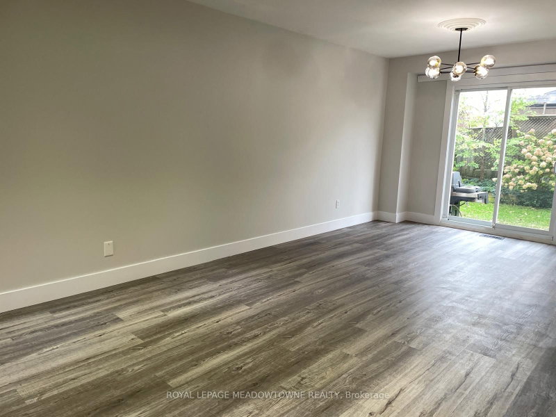 444 Vanier Dr photo 5