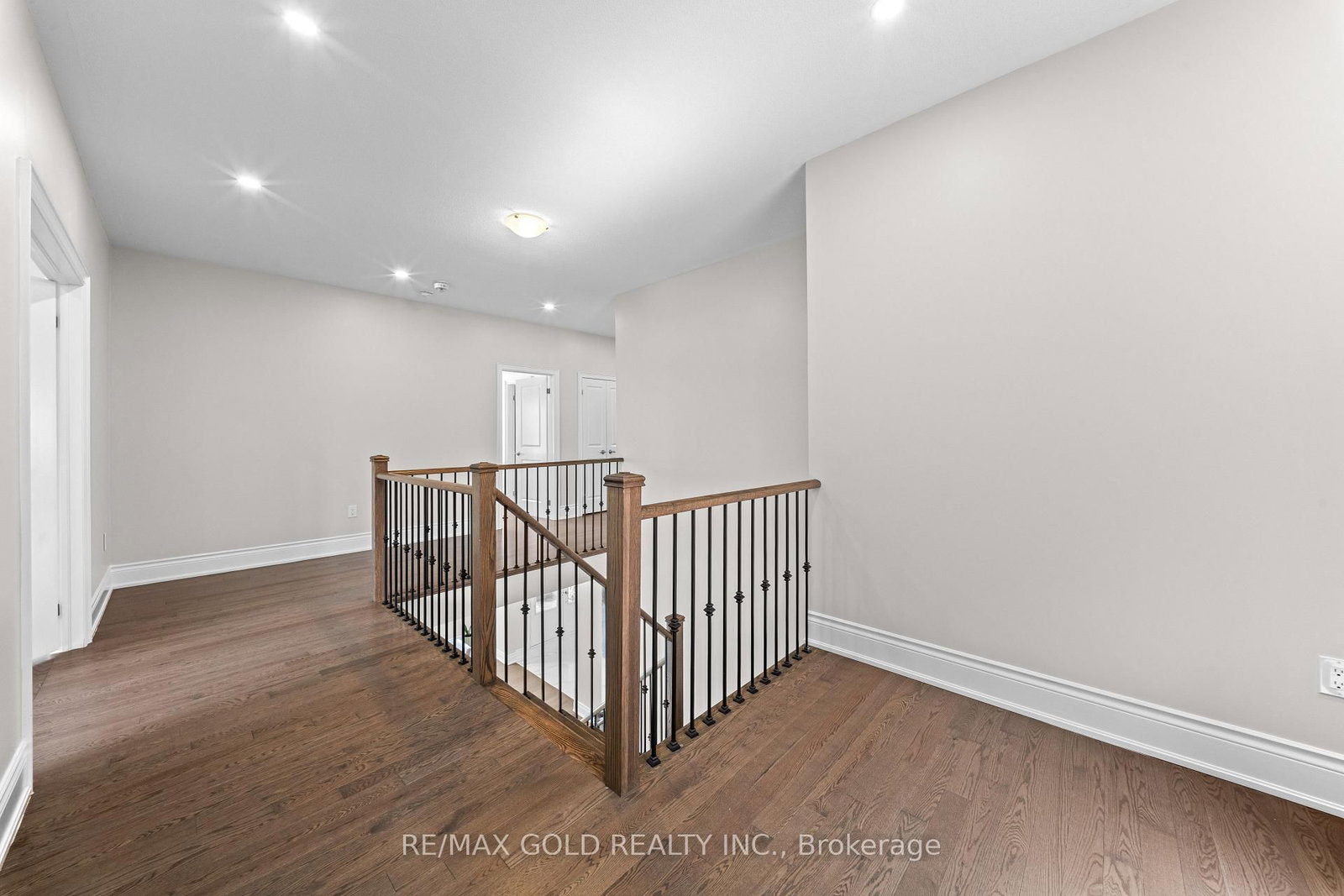 54 Gordon  Randle Drive • Brampton, ON photo 16
