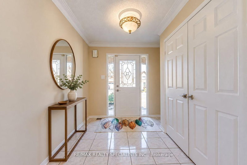 102 Sunforest Dr photo 5